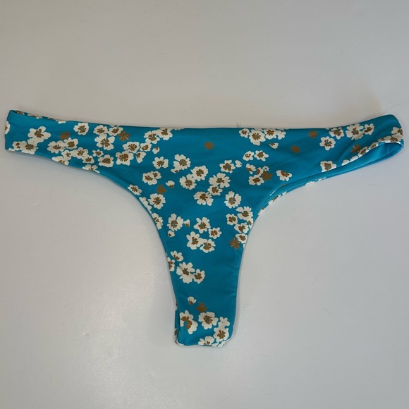 Roxy Beach Classics Triangle Floral Bikini Top & Thong bottoms Women’s Small - Picture 4 of 8